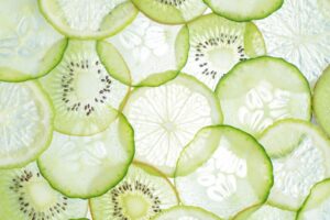Regelschmerzen Ernährungsberatung: Zitronen, Gurken und Kiwis